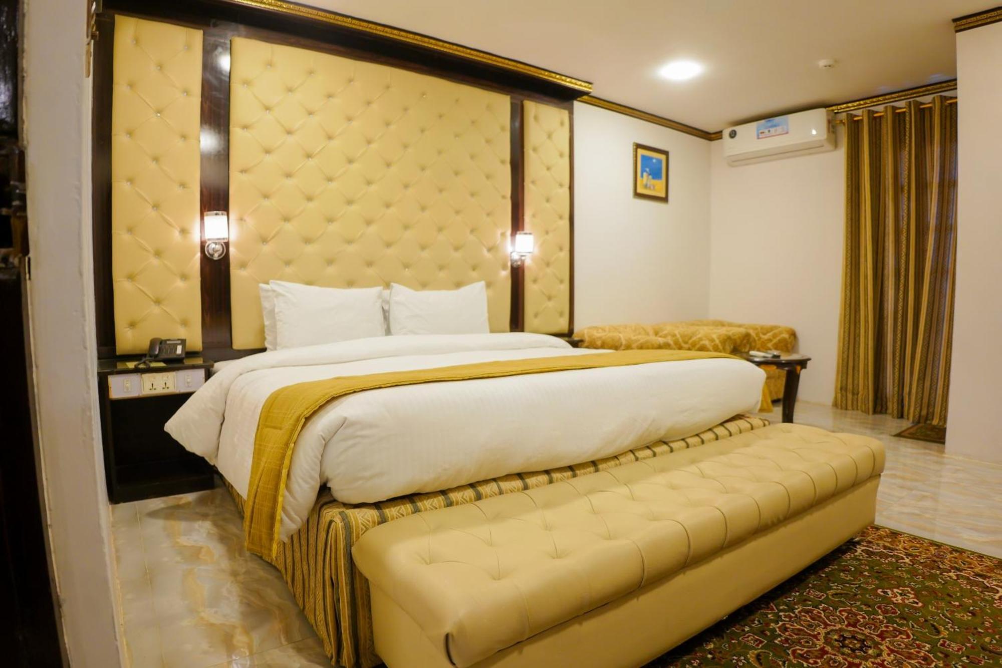 Indus Hotel Hyderabad Exteriör bild