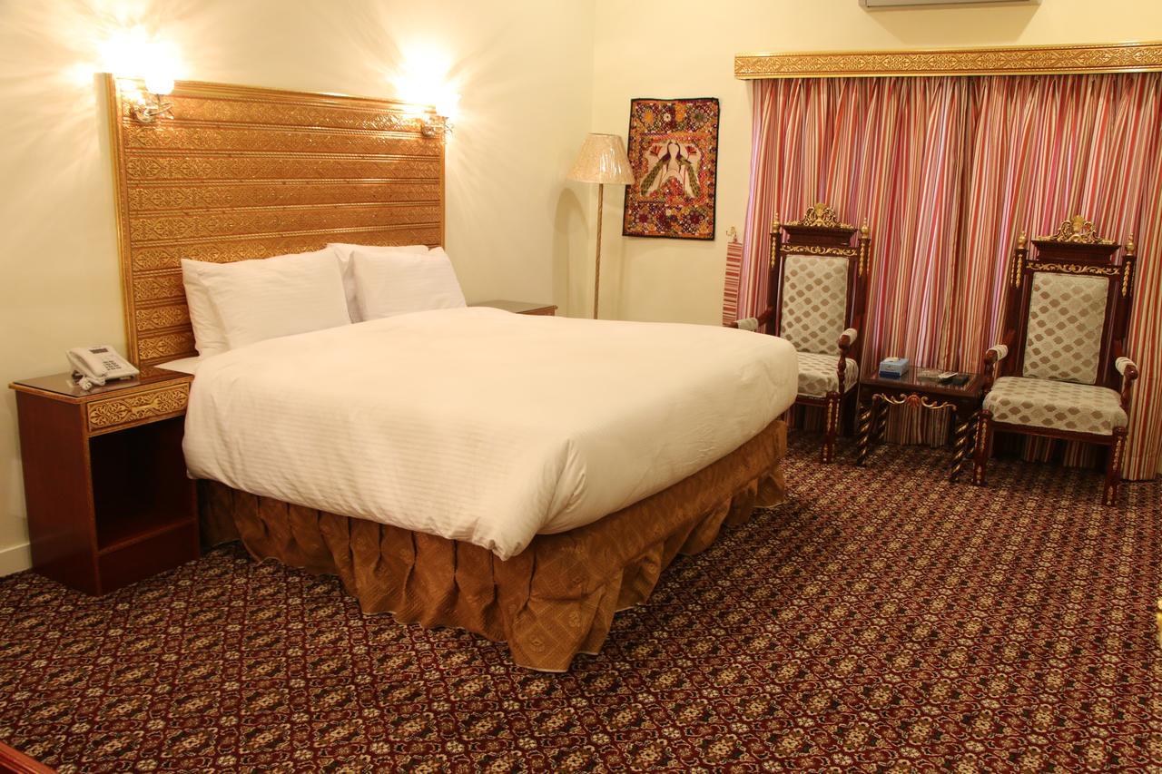 Indus Hotel Hyderabad Exteriör bild