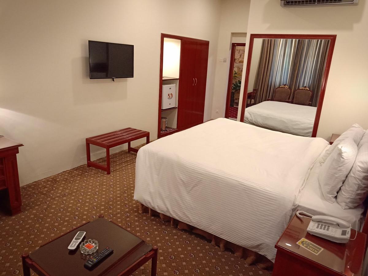 Indus Hotel Hyderabad Exteriör bild