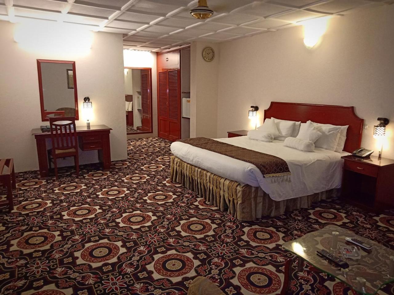 Indus Hotel Hyderabad Exteriör bild