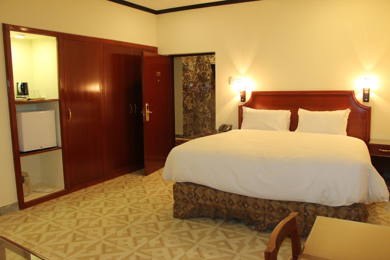 Indus Hotel Hyderabad Exteriör bild