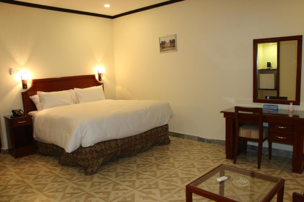 Indus Hotel Hyderabad Exteriör bild